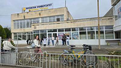 Ротари клуб – Разград дари стойки за велосипеди на Филиала на Русенския университет в Разград