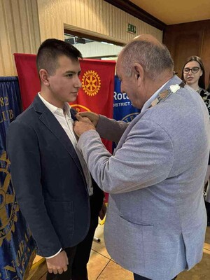 СЪЗДАДОХА НОВ РОТАРАКТ КЛУБ В КАРНОБАТ С АКТИВНА МЛАДЕЖКА ВИЗИЯ