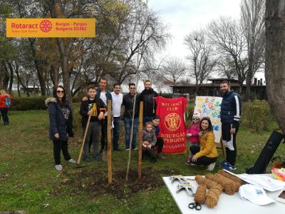 Дарителска кампания за абитуриенти организират Ротарактори в Бургас