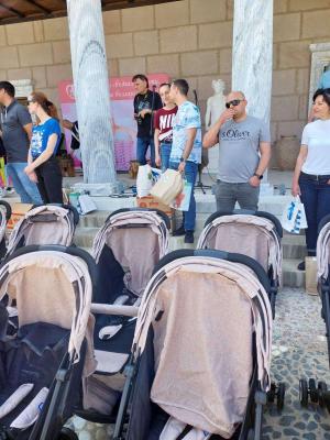 РК Самоков дари 20 детски колички в Национална кампания Роди дете в България