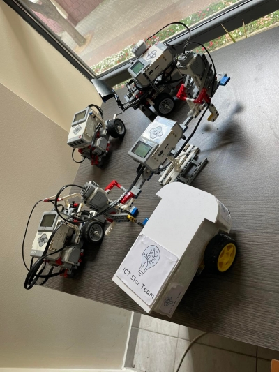 Ротари - Казанлък С подаръци за клуба по роботика