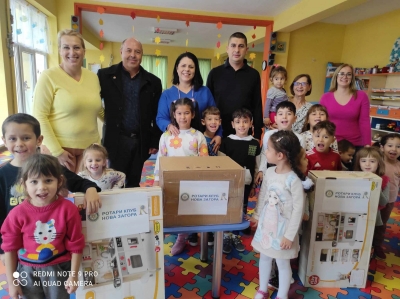 Ротари клуб Нова Загора дарява щастливи мигове в детските очи 