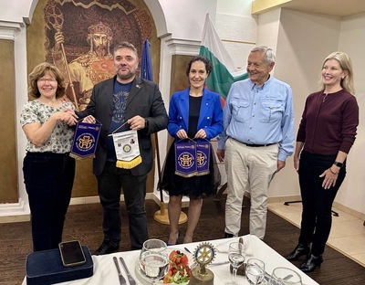 Ротари свързва света: Незабравимият приятелски обмен между Дистрикт 2482 - България и Дистрикт 7040 - Канада и Съединени американски щати (САЩ)