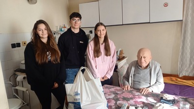 ИАК СМГ Купи и дари vol. 3: По Коледа стават чудеса -  15 тона хранителни продукти достигнаха до над 1300 човека