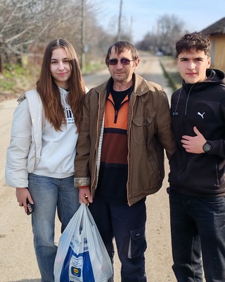 ИАК СМГ Купи и дари vol. 3: По Коледа стават чудеса -  15 тона хранителни продукти достигнаха до над 1300 човека