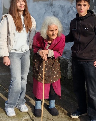 ИАК СМГ Купи и дари vol. 3: По Коледа стават чудеса -  15 тона хранителни продукти достигнаха до над 1300 човека