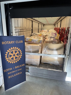 ИАК СМГ Купи и дари vol. 3: По Коледа стават чудеса -  15 тона хранителни продукти достигнаха до над 1300 човека