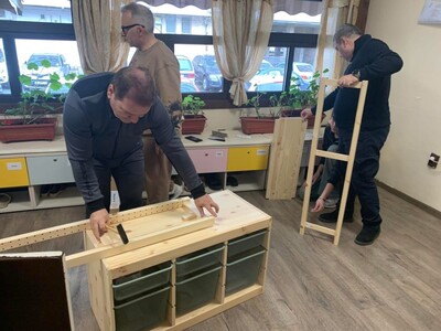 Доброто разцъфтя в „Грижовник“: Ротари клуб Бургас създаде външно пространство за социална градина за хора с деменция