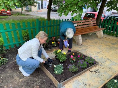 Доброто разцъфтя в „Грижовник“: Ротари клуб Бургас създаде външно пространство за социална градина за хора с деменция