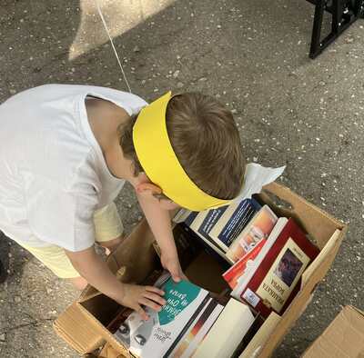 Ротаракт и Интеракт Русе раздадоха близо 500 книги в третото издание на „Пластмаса за книжка“