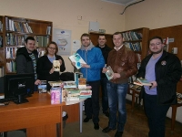 Ротарианци от Манчестър дариха литература на кърджалийската библиотека